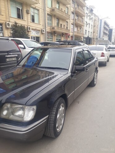 Mercedes E 220 1994, 380,000 km - 2.2 l - Bakı
