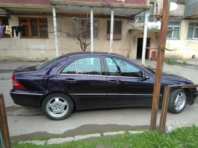 Mercedes C 320 2000, 256,000 km - 3.2 l - Bakı
