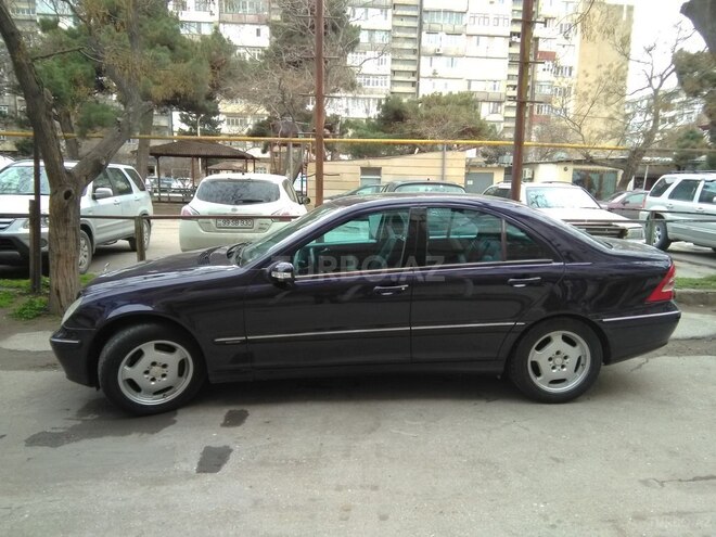 Mercedes C 320 2000, 256,000 km - 3.2 l - Bakı