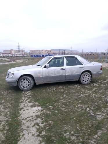 Mercedes E 220 1992, 170,000 km - 2.2 l - Siyəzən