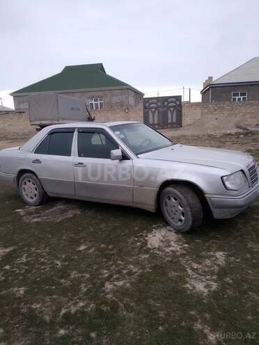 Mercedes E 220 1992, 170,000 km - 2.2 l - Siyəzən
