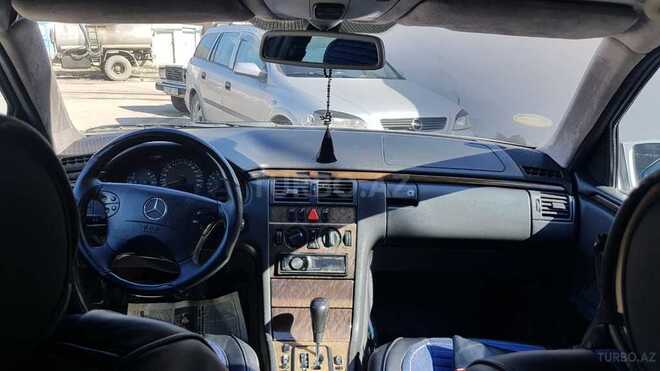 Mercedes E 240 2001, 280,000 km - 2.6 l - Sumqayıt