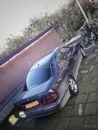 Mercedes E 240 2001, 180,000 km - 2.6 l - Kürdəmir