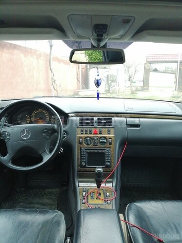 Mercedes E 240 2001, 180,000 km - 2.6 l - Kürdəmir