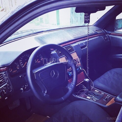 Mercedes E 230 1997, 250,000 km - 2.3 l - Bakı