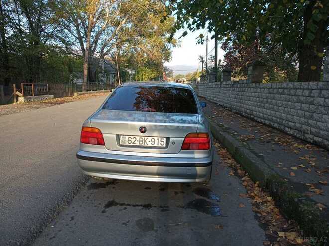 BMW 523 1996, 457,000 km - 2.5 l - Zaqatala