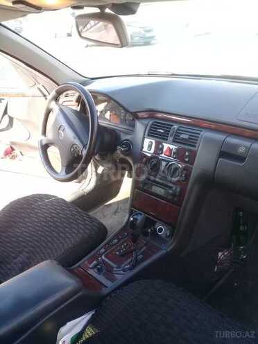 Mercedes E 220 2000, 399,523 km - 2.2 l - Bakı