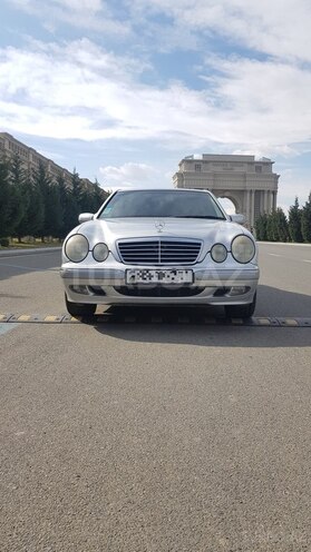 Mercedes E 240 2001, 302,414 km - 2.6 l - Gəncə
