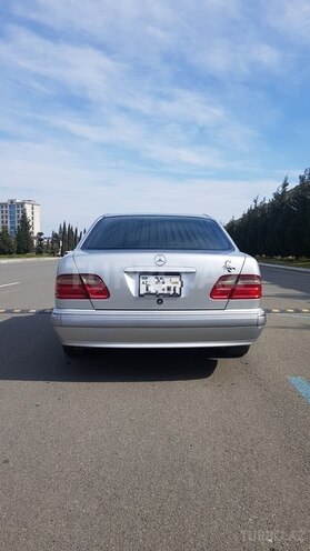 Mercedes E 240 2001, 302,414 km - 2.6 l - Gəncə
