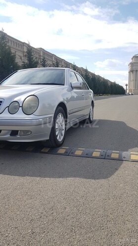 Mercedes E 240 2001, 302,414 km - 2.6 l - Gəncə