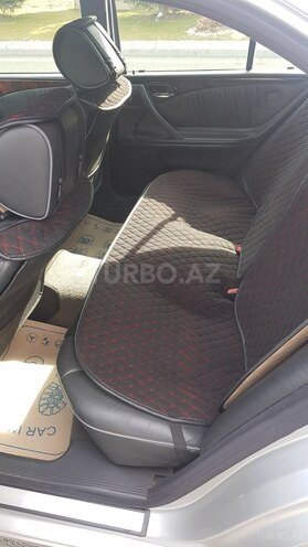 Mercedes E 240 2001, 302,414 km - 2.6 l - Gəncə