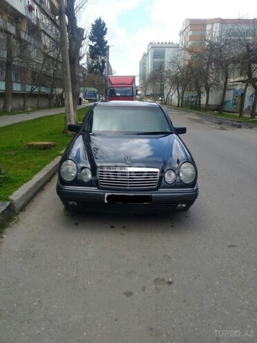 Mercedes E 240 1999, 300,025 km - 2.4 l - Bakı