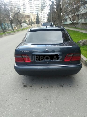 Mercedes E 240 1999, 300,025 km - 2.4 l - Bakı