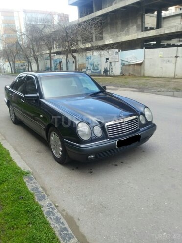 Mercedes E 240 1999, 300,025 km - 2.4 l - Bakı