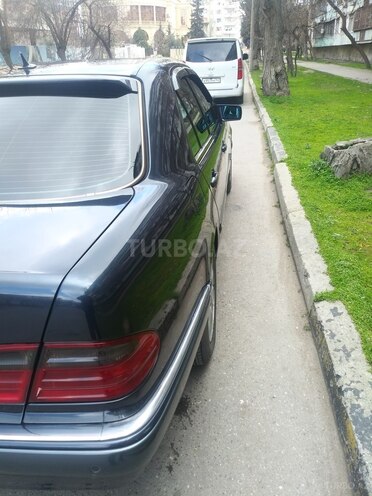 Mercedes E 240 1999, 300,025 km - 2.4 l - Bakı