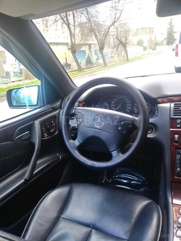 Mercedes E 240 1999, 300,025 km - 2.4 l - Bakı