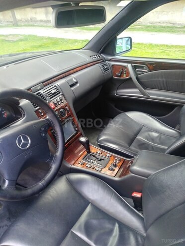 Mercedes E 240 1999, 300,025 km - 2.4 l - Bakı