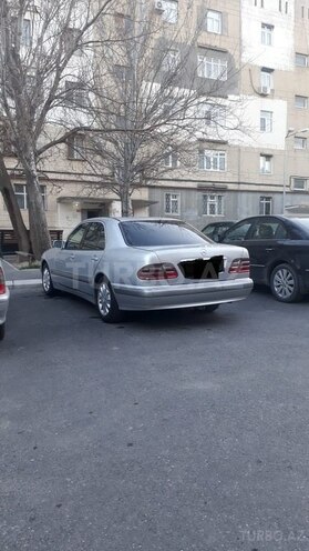 Mercedes E 220 2000, 340,000 km - 2.2 л - Bakı