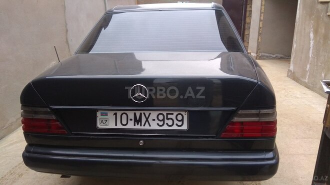 Mercedes E 260 1988, 298,000 km - 2.6 l - Bakı