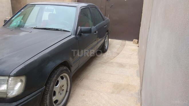 Mercedes E 260 1988, 298,000 km - 2.6 l - Bakı