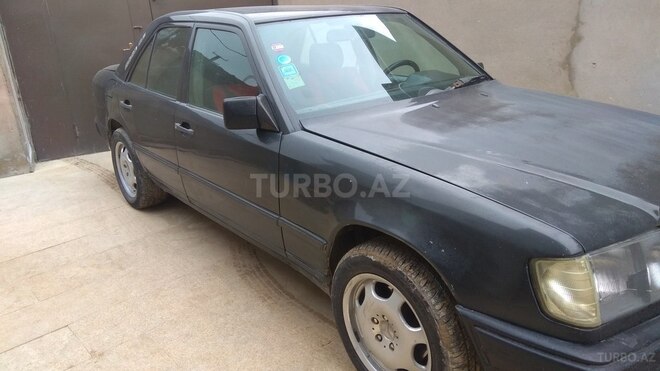 Mercedes E 260 1988, 298,000 km - 2.6 l - Bakı
