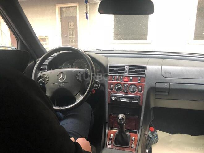 Mercedes C 220 2000, 290,000 km - 2.2 l - Bakı