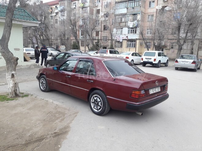 Mercedes E 200 1993, 61,500 km - 2.0 л - Bakı