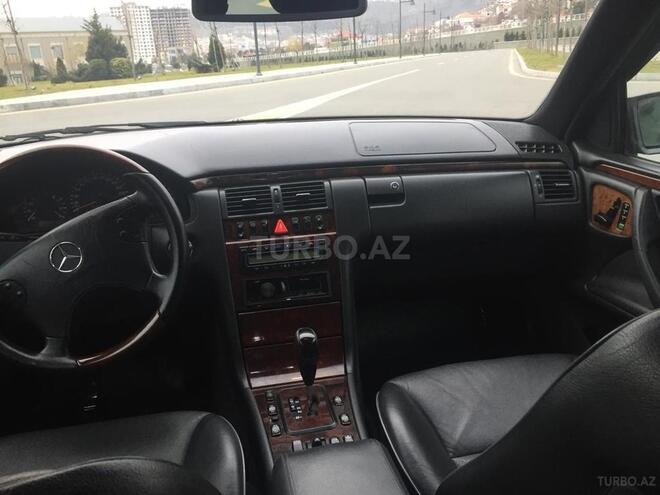 Mercedes E 430 2002, 272,421 km - 4.3 l - Bakı