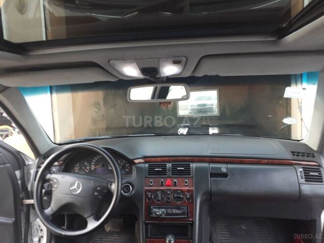 Mercedes E 320 1999, 224,000 km - 3.2 l - Sabirabad