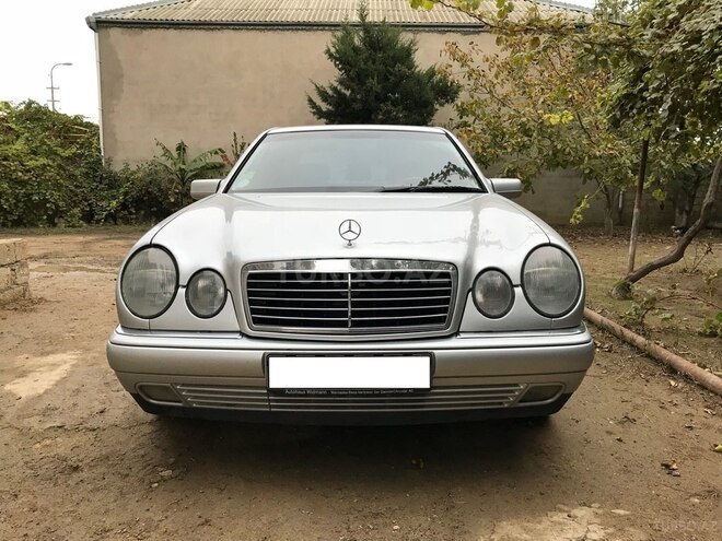 Mercedes E 240 1999, 242,453 km - 2.4 l - Bakı