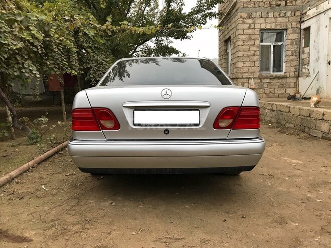 Mercedes E 240 1999, 242,453 km - 2.4 l - Bakı
