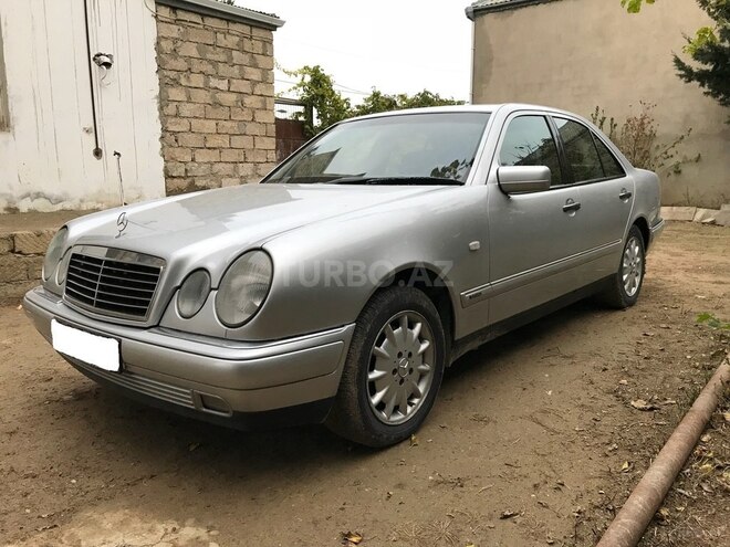 Mercedes E 240 1999, 242,453 km - 2.4 l - Bakı