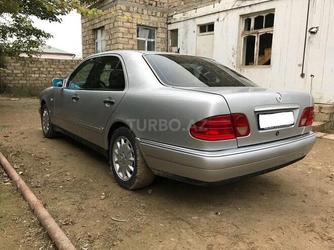 Mercedes E 240 1999, 242,453 km - 2.4 l - Bakı
