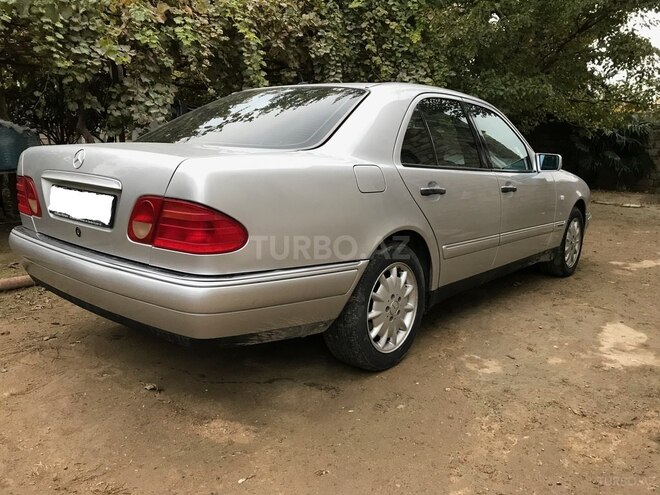 Mercedes E 240 1999, 242,453 km - 2.4 l - Bakı