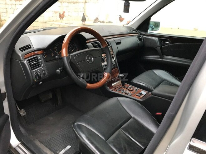 Mercedes E 240 1999, 242,453 km - 2.4 l - Bakı