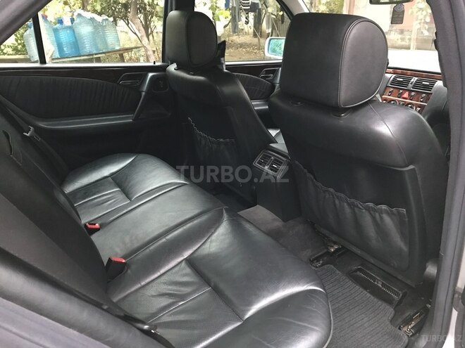 Mercedes E 240 1999, 242,453 km - 2.4 l - Bakı
