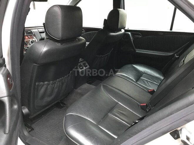 Mercedes E 240 1999, 242,453 km - 2.4 l - Bakı