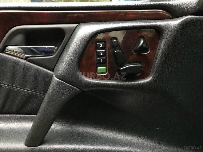 Mercedes E 240 1999, 242,453 km - 2.4 l - Bakı