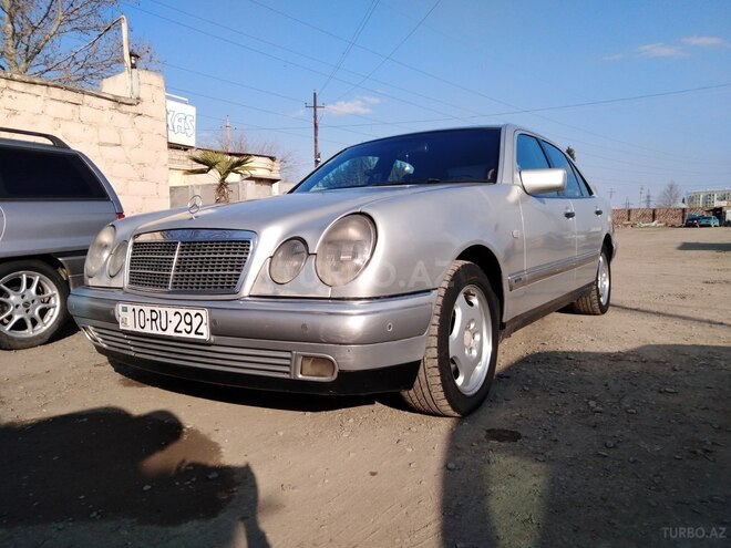 Mercedes E 240 1997, 310,000 km - 2.4 l - Gəncə
