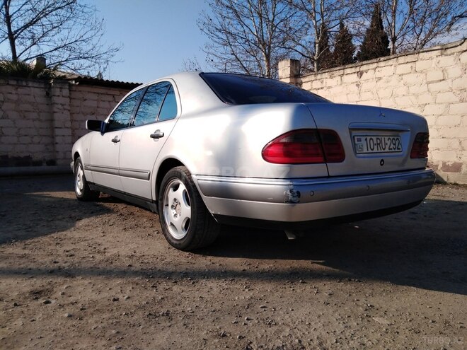 Mercedes E 240 1997, 310,000 km - 2.4 l - Gəncə