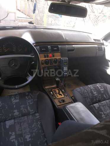 Mercedes E 240 1998, 296,000 km - 2.4 l - Gəncə
