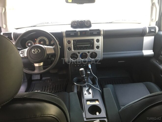 Toyota FJ Cruiser 2009, 12,600 km - 4.0 l - Bakı