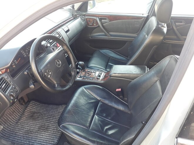 Mercedes E 240 2000, 250,000 km - 2.4 л - Ağcabədi