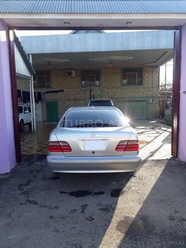 Mercedes E 240 2000, 250,000 km - 2.4 л - Ağcabədi
