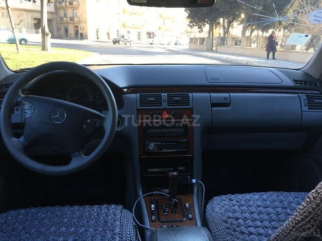 Mercedes E 220 2000, 395,000 km - 2.2 l - Bakı