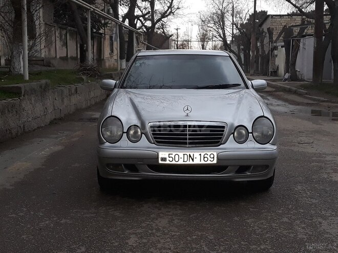 Mercedes E 220 2001, 318,000 km - 2.2 l - Sumqayıt
