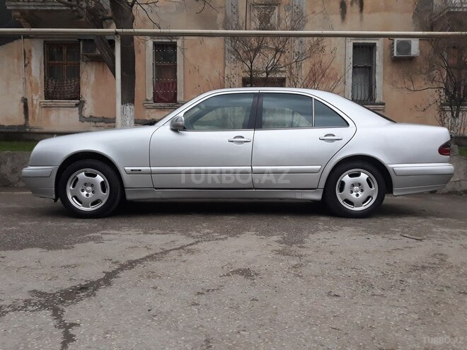 Mercedes E 220 2001, 318,000 km - 2.2 l - Sumqayıt