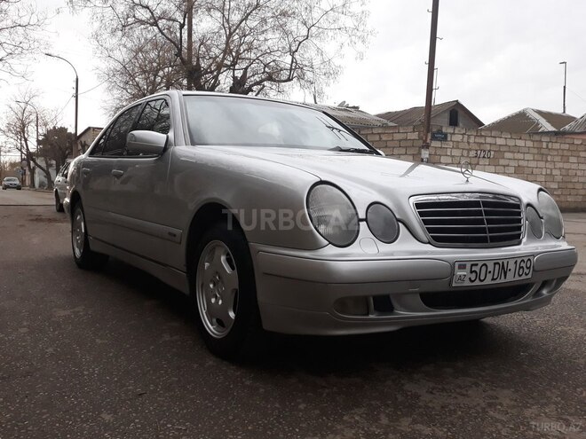 Mercedes E 220 2001, 318,000 km - 2.2 l - Sumqayıt
