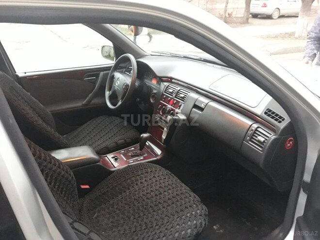 Mercedes E 220 2001, 318,000 km - 2.2 l - Sumqayıt