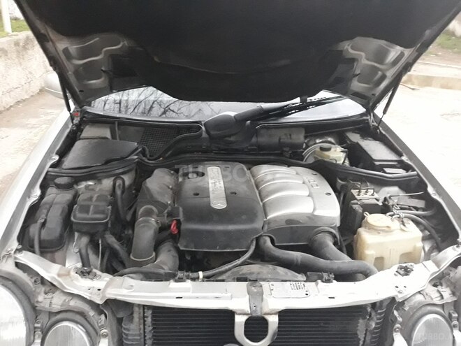 Mercedes E 220 2001, 318,000 km - 2.2 l - Sumqayıt